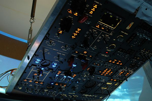 B737TDJ0201a Overhead B737TDJ